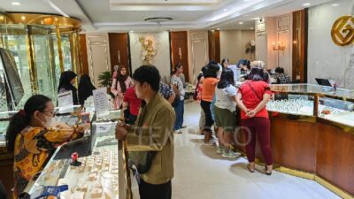 Harga Emas Antam Hari Ini Menurun