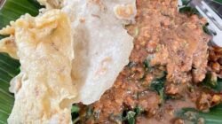 5 Warung Nasi Pecel Legendaris di Madiun yang Harus Dikunjungi