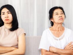 Mertua atau Ibu Kandung: Siapa yang Lebih Sering Picu Konflik?