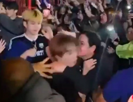 Eunho YOUNITE Jadi Korban Pelecehan Seksual Usai Tampil di Brasil