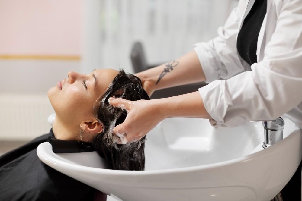 5 Kesalahan Umum Merawat Rambut Kering yang Harus Dihindari