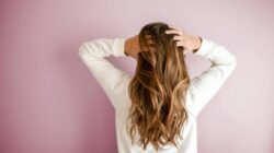 Rambut Rontok? 7 Cara Alami Tumbuhkan Rambut Tanpa Biaya Tinggi