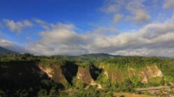 5 Tempat Wisata Alam Ikonik di Sumatra Barat yang Wajib Dikunjungi, Mulai dari Pulau Mentawai hingga Ngarai Sianok