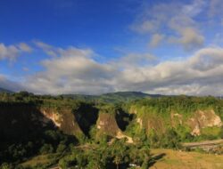 5 Tempat Wisata Alam Ikonik di Sumatra Barat yang Wajib Dikunjungi, Mulai dari Pulau Mentawai hingga Ngarai Sianok