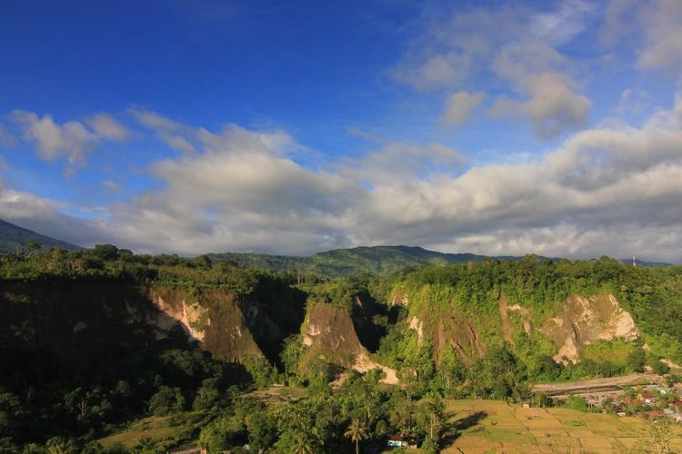 5 Tempat Wisata Alam Ikonik di Sumatra Barat yang Wajib Dikunjungi, Mulai dari Pulau Mentawai hingga Ngarai Sianok
