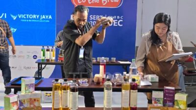 Aksi Barista Memukau di Jogja Coffee Week 2025