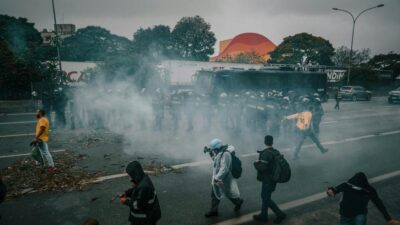 Pertolongan Pertama untuk Pemaparan Gas Air Mata