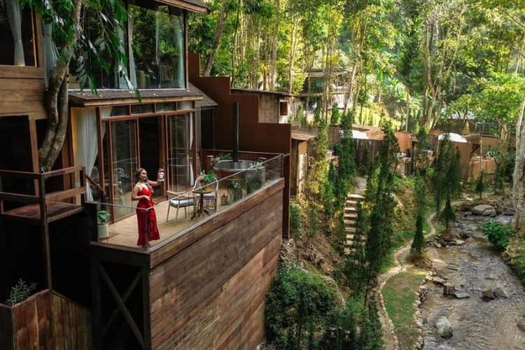 Vila Mewah Hunter’s Lodge di Hutan Thailand