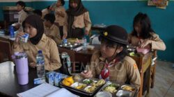 Banyak Kasus Keracunan MBG, Mensesneg: Bukan Keterlibatan Sengaja