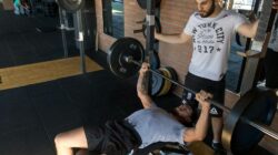 Panduan Bench Press: Manfaat, Teknik, dan Variasi