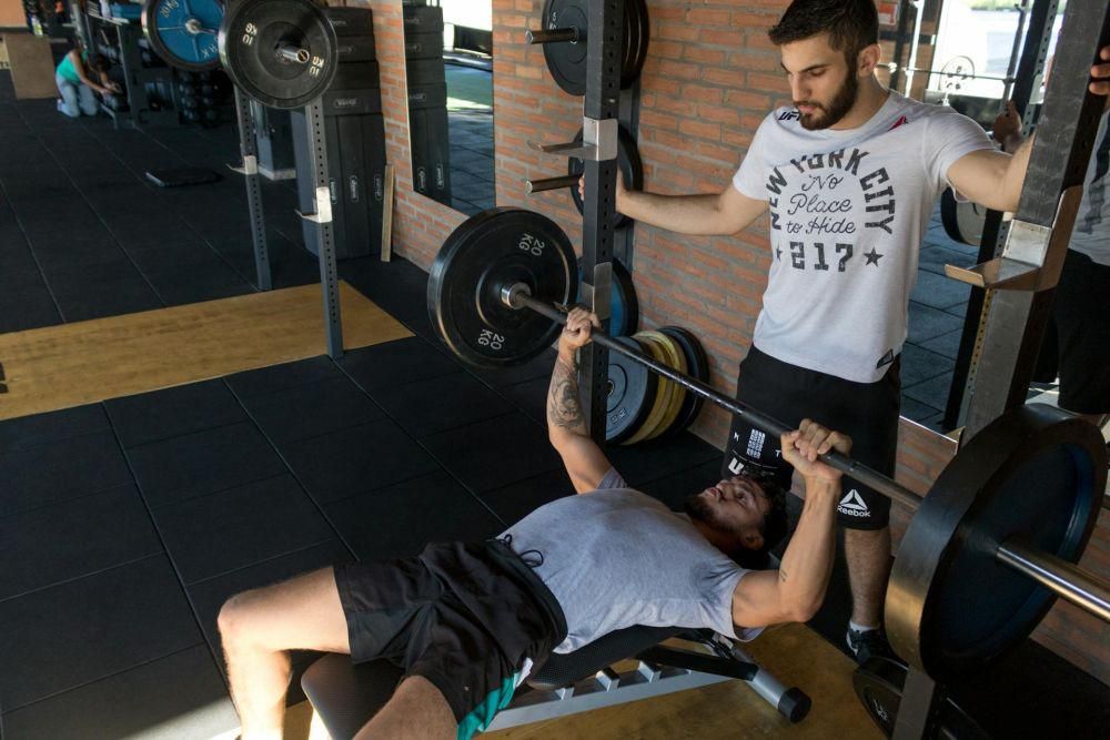 Panduan Bench Press: Manfaat, Teknik, dan Variasi