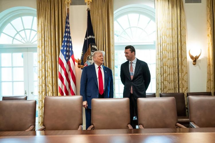 Charlie Kirk Tewas Ditembak Saat Berpidato di Utah