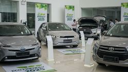 7 Mobil Listrik dan Hybrid Terbaik 2025 yang Wajib Kamu Pertimbangkan!