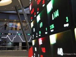 IHSG Turun Awal Pekan, Cek Saham Net Sell dan Net Buy Asing Terbesar