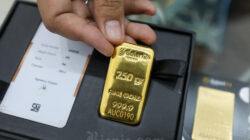 Harga Emas Tetap Kuat Dekati Rekor, Geopolitik dan The Fed Jadi Pendorong