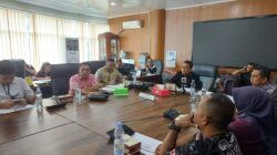 Menutup Akses Jalan Amal, Pemko Medan Bongkar Pagar Besi di Medan Sunggal