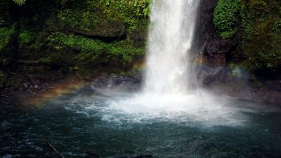 3 Destinasi Alam Jawa Barat yang Tetap Asri, Mulai dari Curug hingga Pantai