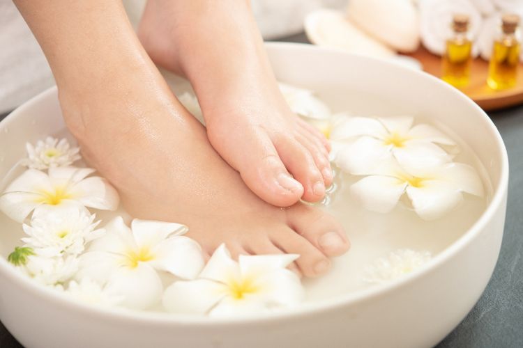 Solusi Hemat! 3 Cara Hilangkan Bau Kaki dengan Bahan Alami