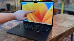 Apple Siapkan MacBook Pro Layar Sentuh, Teknologi OLED 2026