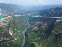 Jembatan Tertinggi Dunia Dibuka di Tiongkok