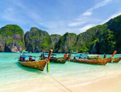 Pantai Indah di Pulau Tropis Thailand