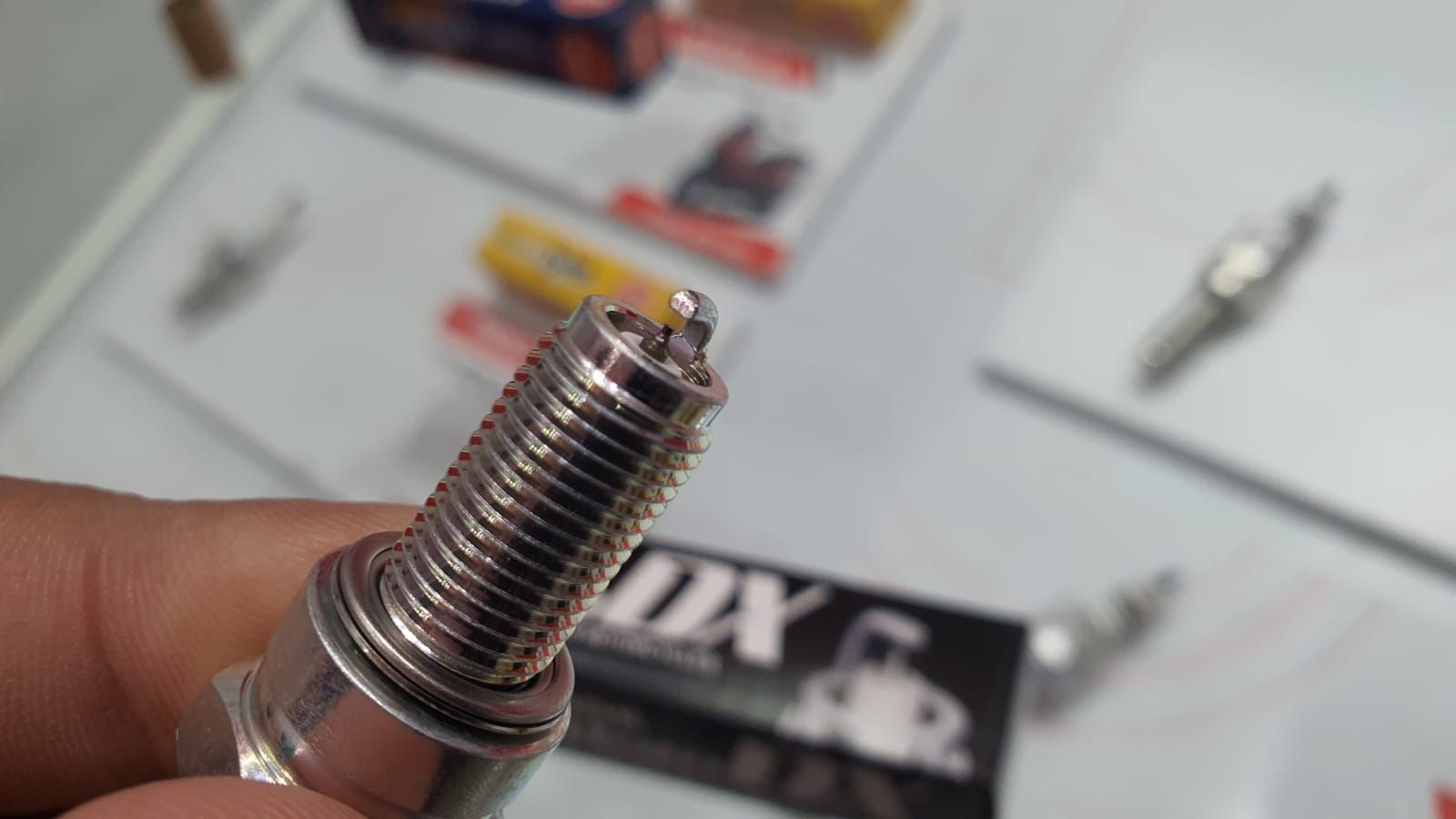 Kapan Waktu Tepat Ganti Busi Iridium Motor? Ini Saran Ahli