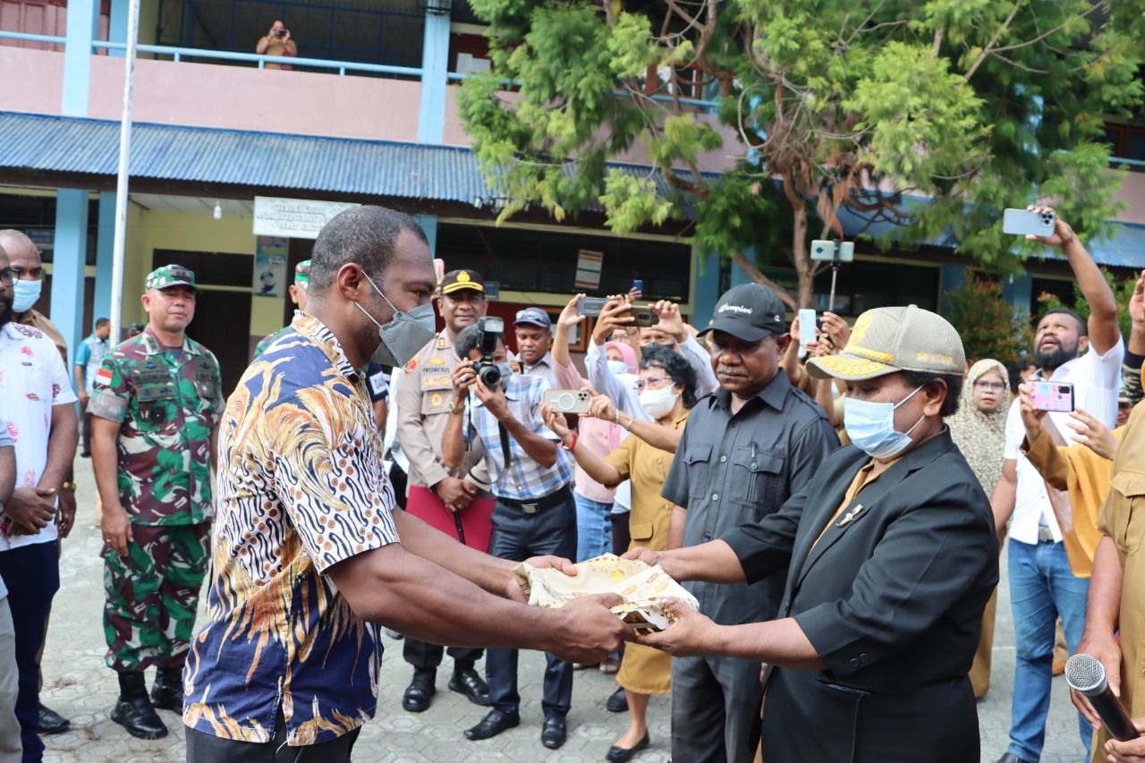 Kedatangan Wapres Gibran di SMP Negeri 2 Sentani Tanpa Sambutan, Ini Pernyataan Kepala Sekolah