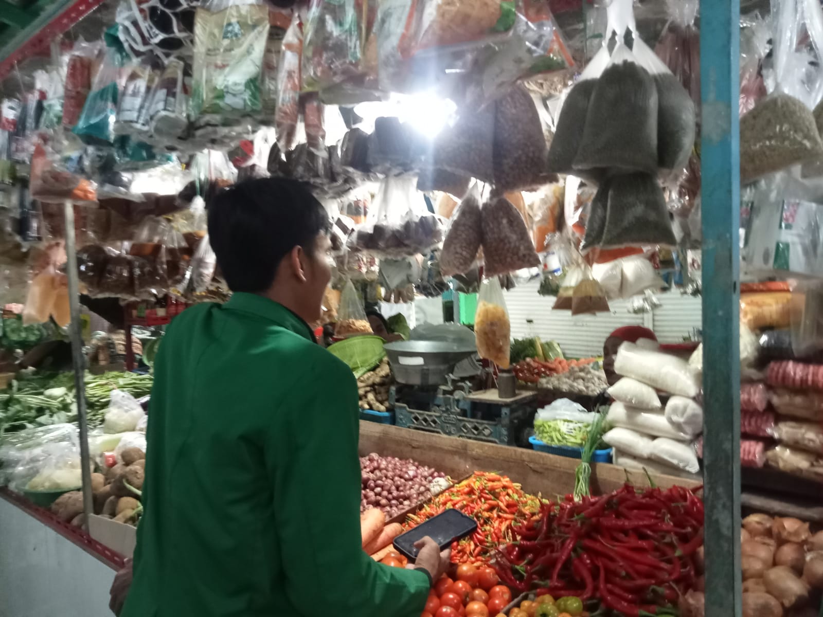 Harga Bumbu Dapur Melonjak, Ibu-Ibu Kebingungan