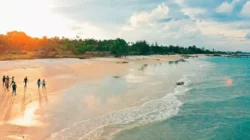 Pantai Rambak dan Batu Tunggal: Surga Tersembunyi yang Kini Jadi Trend 2025