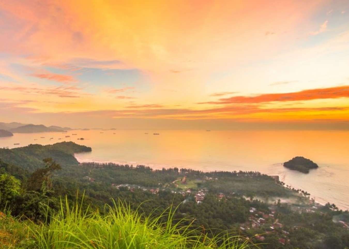 10 Tempat Sunset Paling Indah di Jawa Barat, Romantis dan Cocok untuk Instagram