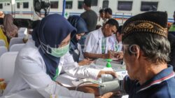 Ratusan Warga Kota Serang Dapat Layanan Kesehatan Gratis dari Rail Clinic KAI
