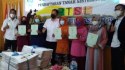 Setelah Lama Menunggu, Warga 3 Desa di Halmahera Timur Menerima Sertipikat PTSL