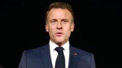 Macron Ditekan Mundur Akibat Krisis Politik Parah