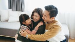 5 Cara Mengatasi Rasa Bersalah Orang Tua Menurut Psikolog