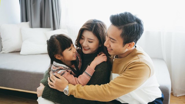 5 Cara Mengatasi Rasa Bersalah Orang Tua Menurut Psikolog