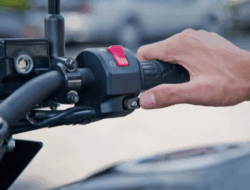 Mengapa Motor Sport dan Moge Tidak Punya Kick Starter?