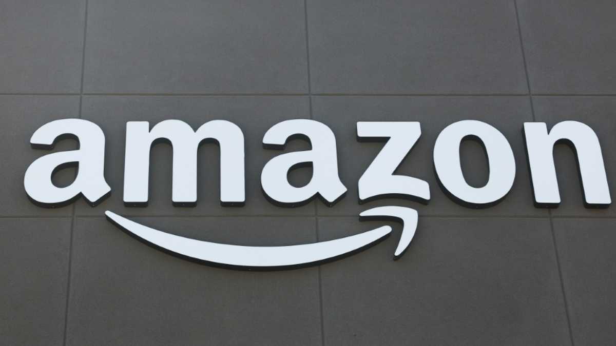 Internet services cut for hours by Amazon cloud outage
