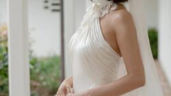 Tampil Elegan dan Menawan, Intip Gaya Pernikahan Selena Gomez!