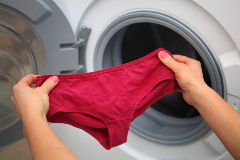 Tips Merawat Celana Dalam Supaya Tidak Melar dan Bolong!