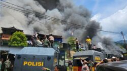 Momen Sinergi TNI-Polri Padamkan Kebakaran di Jayapura, Kerugian Rp 3,5 Miliar