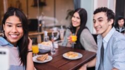 Rekomendasi 5 Foodcourt di Surabaya dengan Harga Merakyat, Cocok Buat Makan Rame-Rame