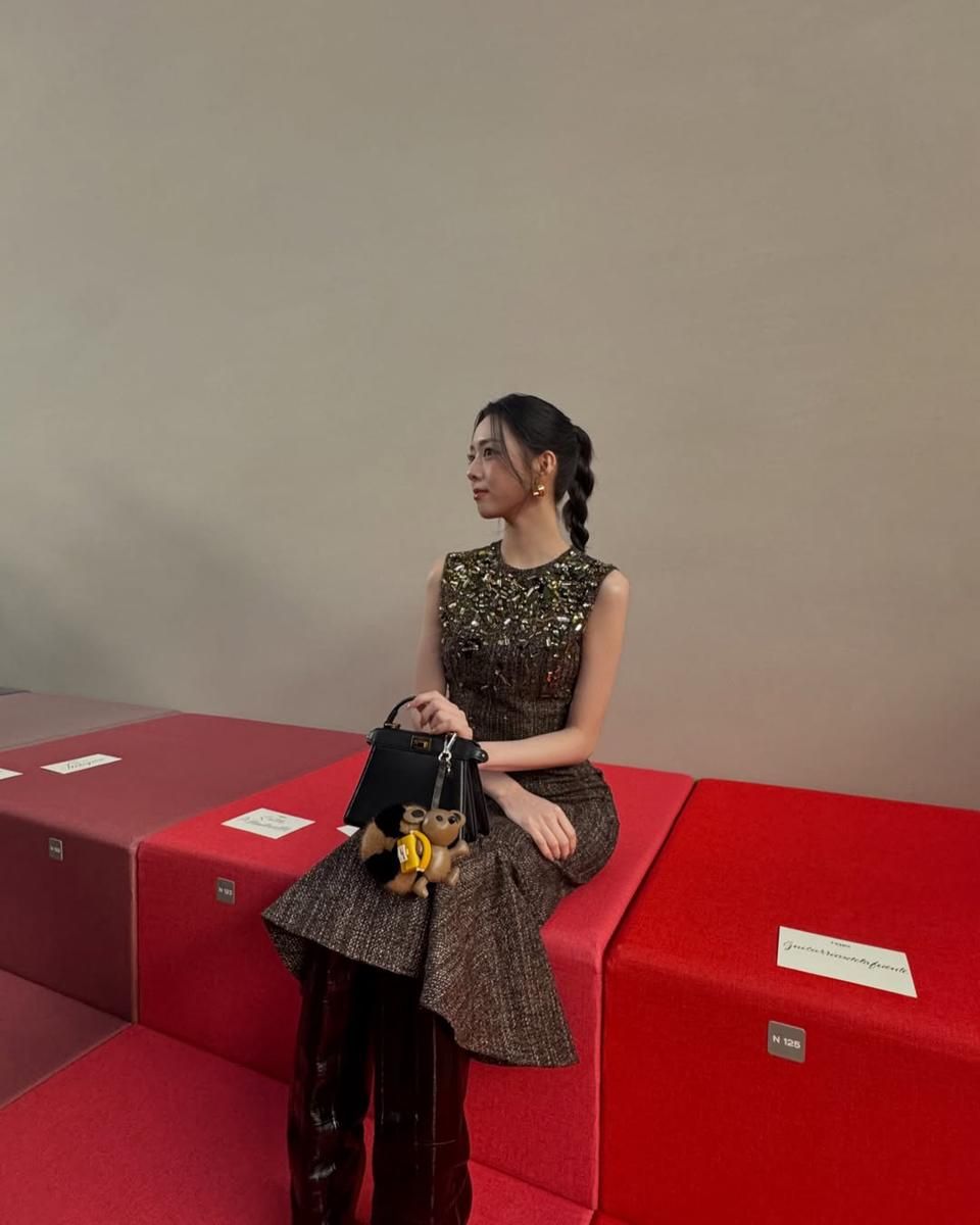 Gaya Rambut Yuna ‘ITZY’ yang Chic dan Elegan
