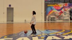 8 Potret Henny Rahman Latihan Basket, Semangat meski Bukan Atlet
