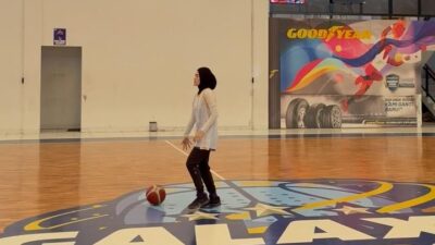 8 Potret Henny Rahman Latihan Basket, Semangat meski Bukan Atlet