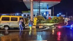 Truk Tronton Bak Bola Bowling, Tebas Suzuki Carry, Carry Futura dan Dua Truk Lain Tanpa Rem Truk Tronton Bak Bola Bowling, Tebas Suzuki Carry, Carry Futura dan Dua Truk Lain Tanpa Rem