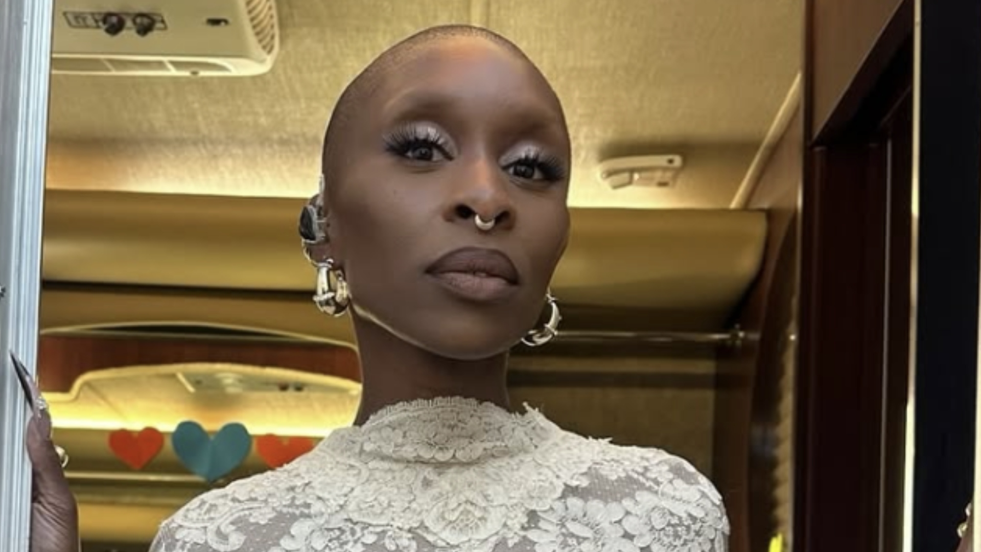 “I love my bald head”: This actress responds to criticism about her shaved head